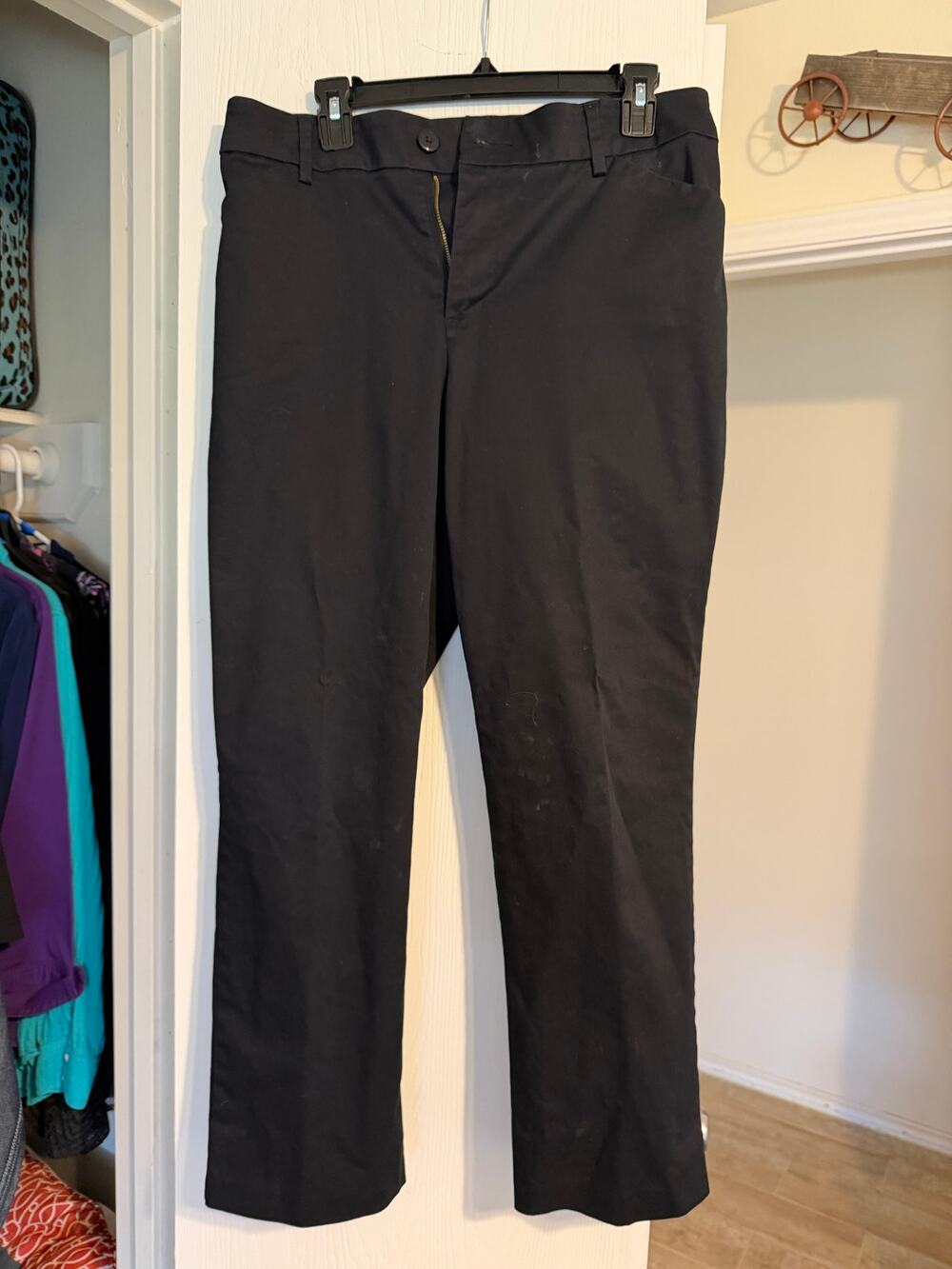 Lee Women's Black Straight Leg Pants Size 12 Short